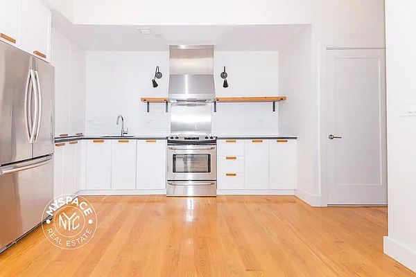 Rented by MySpaceNYC | media 25