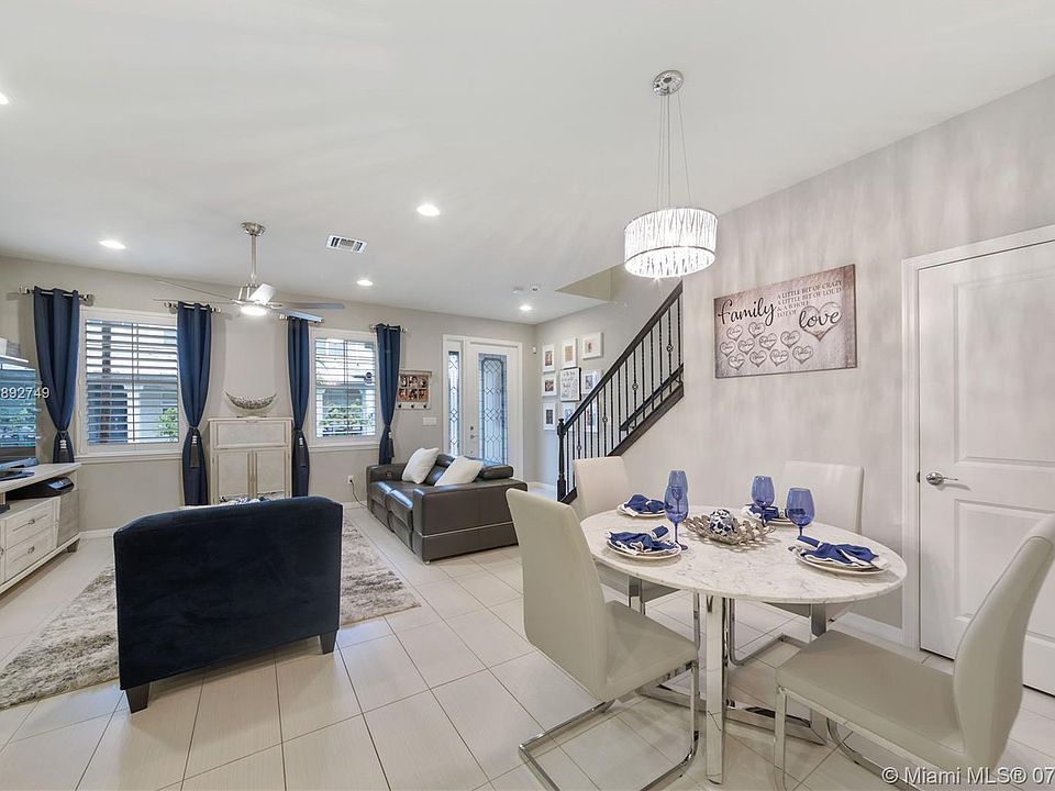 1st image of 4023 Poinciana Ln #4023