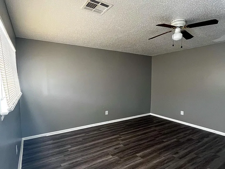 2032 Julie Dr — Photo 5