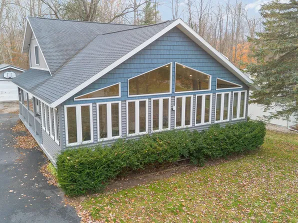 7549 Hillsdale Dr, Hale, MI 48739