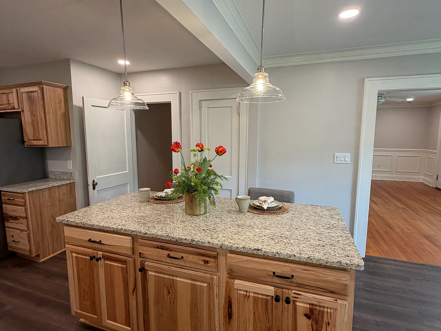 3 bed, 2010 sqft, $2,200 — Photo 4