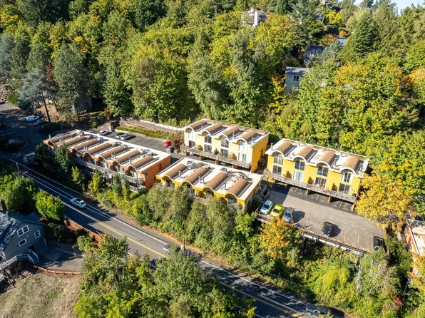 851 SW Broadway Dr APT 54, Portland, OR 97201