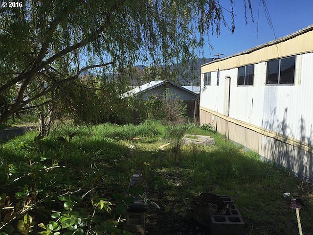 2nd image of 333 Conrad St