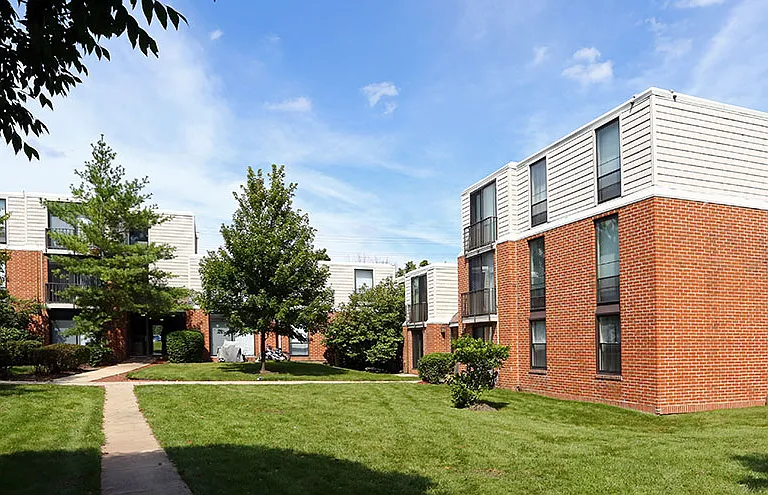 The Grove at Schaumburg Apartments — Photo 4