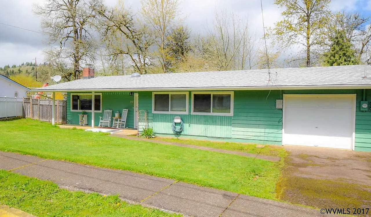 252 NE Azalea Dr photo 1