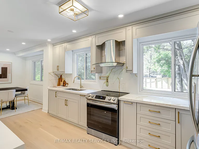 5133 Cherryhill Cres — Photo 8