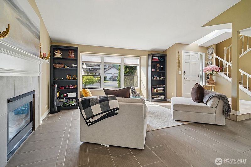3rd image of 25114 Lake Wilderness Country Club Drive SE