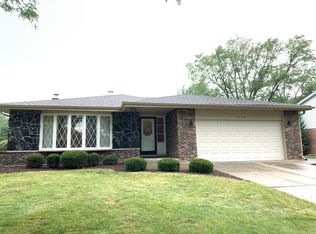 7116 Blackburn Ave, Downers Grove, IL 60516