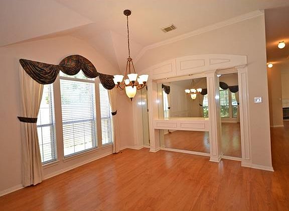 5th image of 102 S Prize Oaks Dr