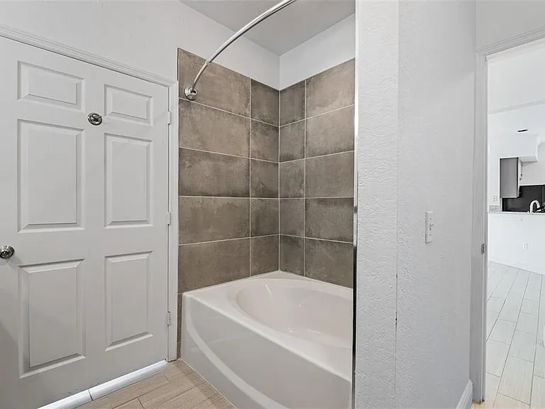 5571 Rosehill Rd #104 — Photo 28