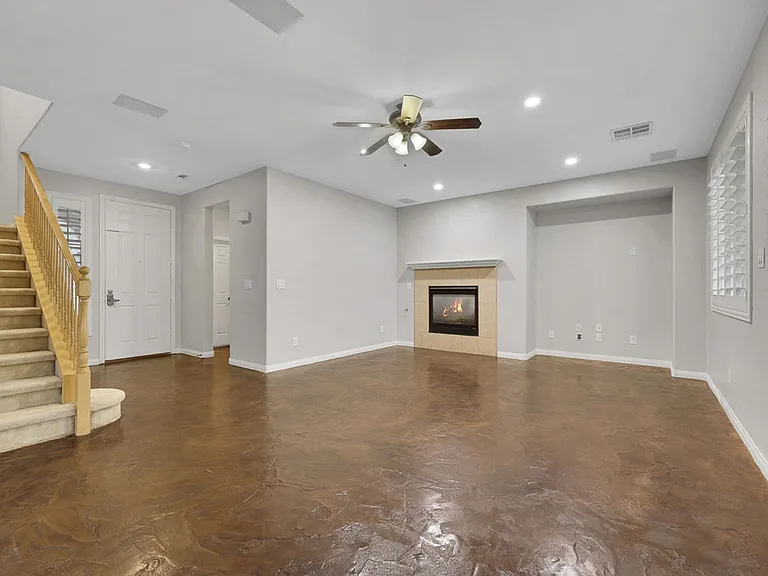 10345 Grizzly Creek St — Photo 3