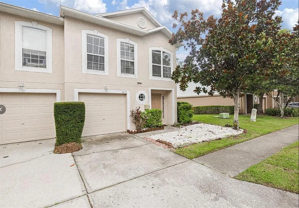 3 bed, 2.5 bath, 1764 sqft, $1,995 — Photo 2