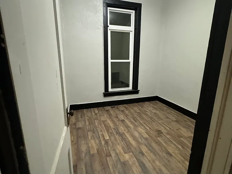 The bedroom is equipped with a separate climate control unit with both heat and air conditioning to keep your bedroom the exact temperature you prefer.