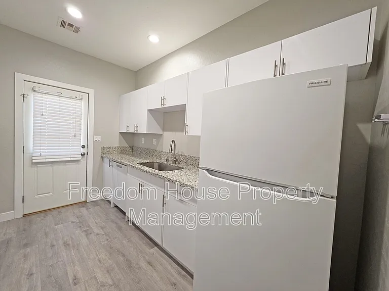 1121 Sixshooter Ave #1 — Photo 15
