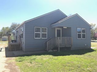 505 E 3rd St, Hoisington, KS 67544