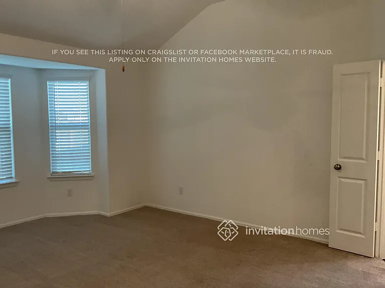 445 Pecan Landing Ln — Photo 8