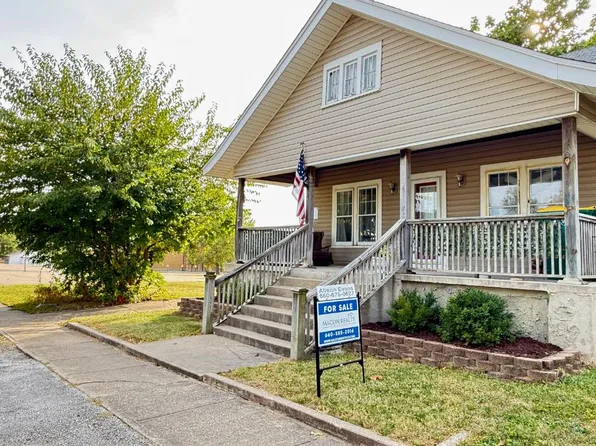 311 Jackson St, Macon, MO 63552