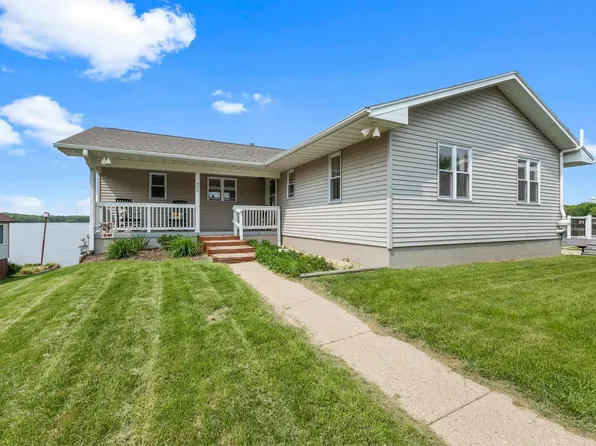 405 Main Ave, Cordova, IL 61242