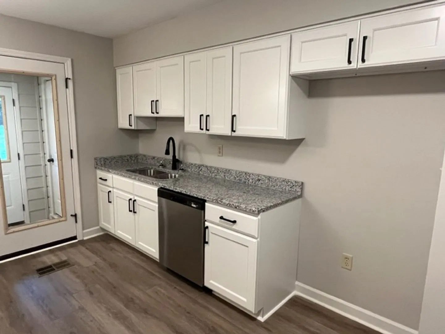 Renovated 2 Bedroom 1 Bath Duplex for Rent! — Photo 4