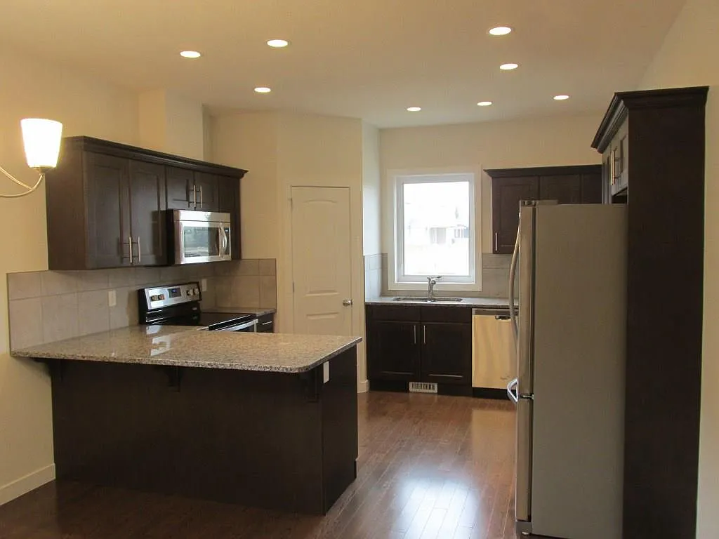 Building Photo - 15 Violet Close #15