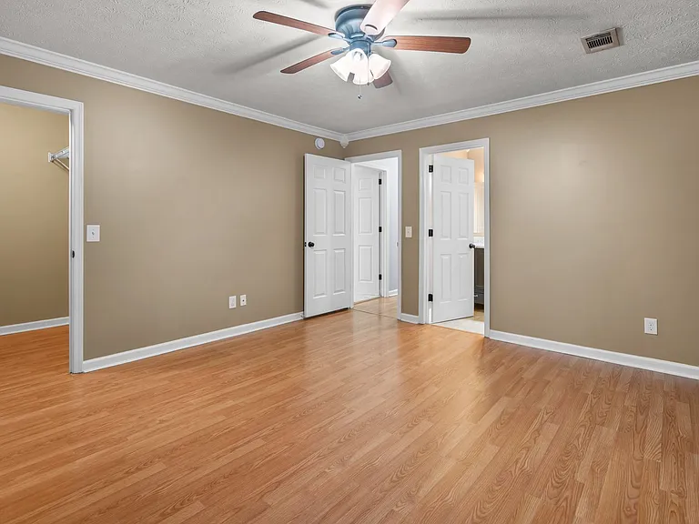 105 Walnut Ct — Photo 13