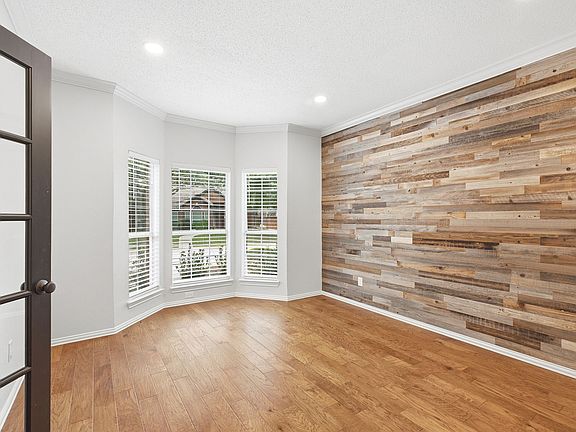 5th image of 301 Belvedere Dr