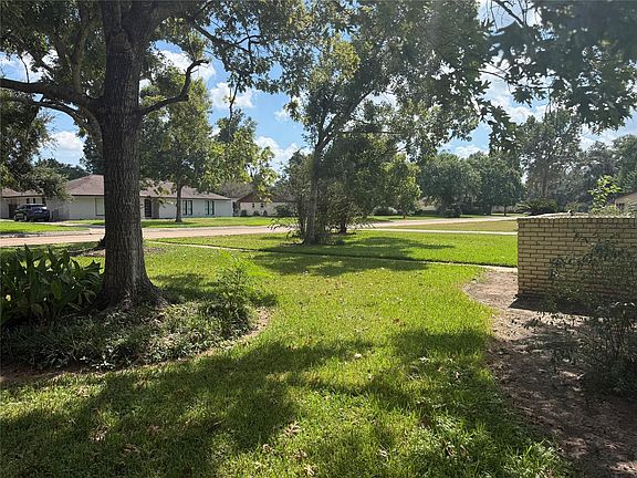 2nd image of 309 Linden Ln