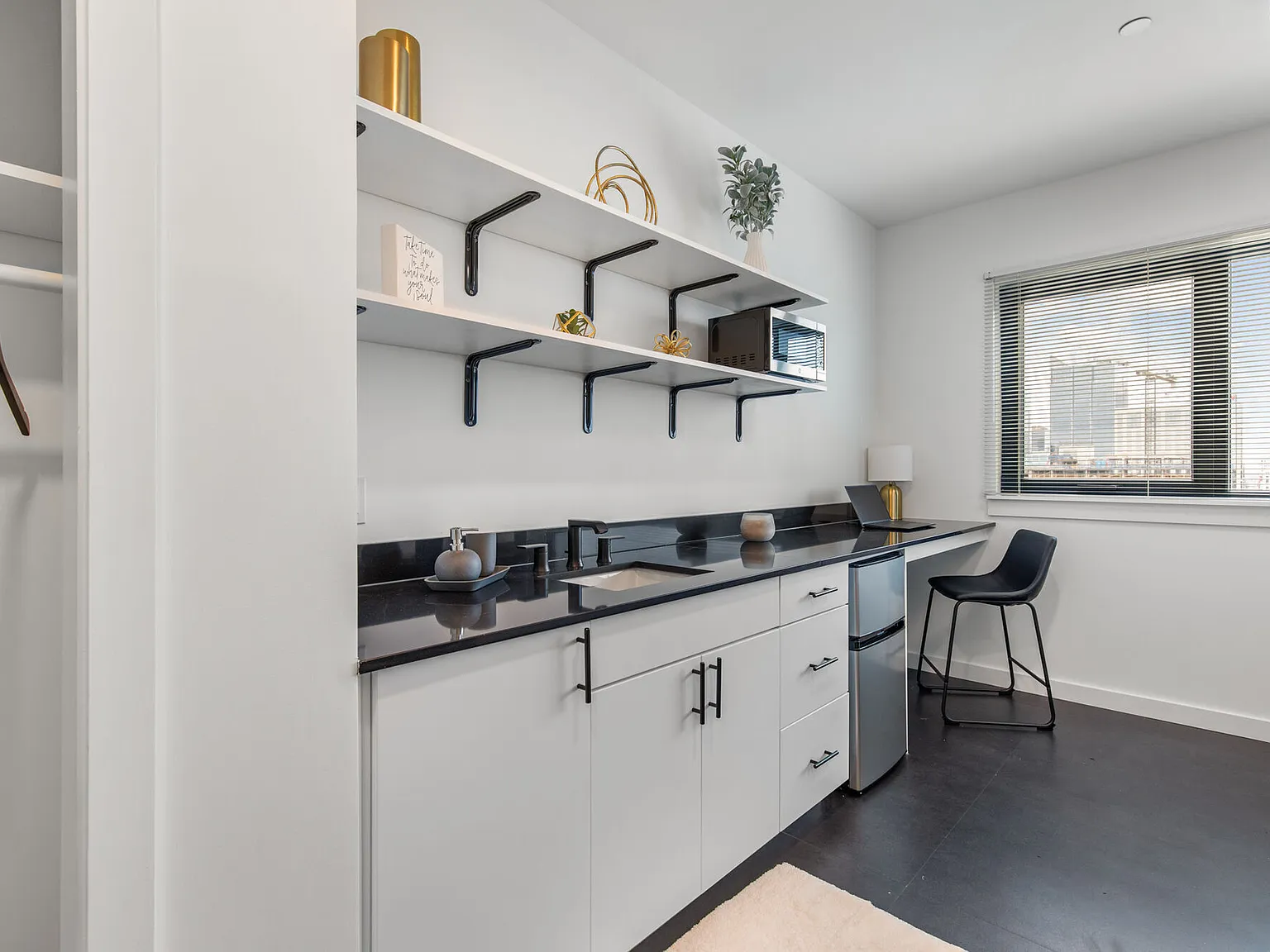 RUTLEDGE FLATS APARTMENTS — Photo 4