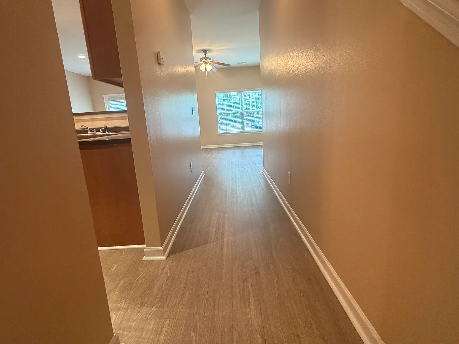 3 bed, 2.5 bath, 1816 sqft, $1,895 — Photo 2