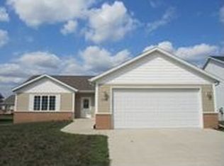 1523 Brookside Dr, Cedar Falls, IA 50613