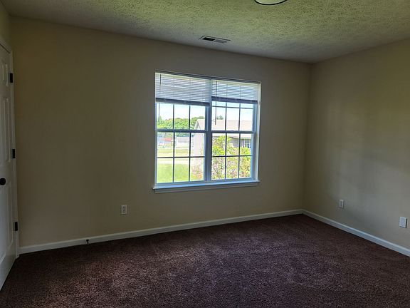 4th image of 108 Bob White Way #C