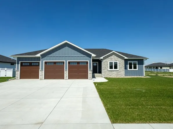 4930 17th St, Columbus, NE 68601