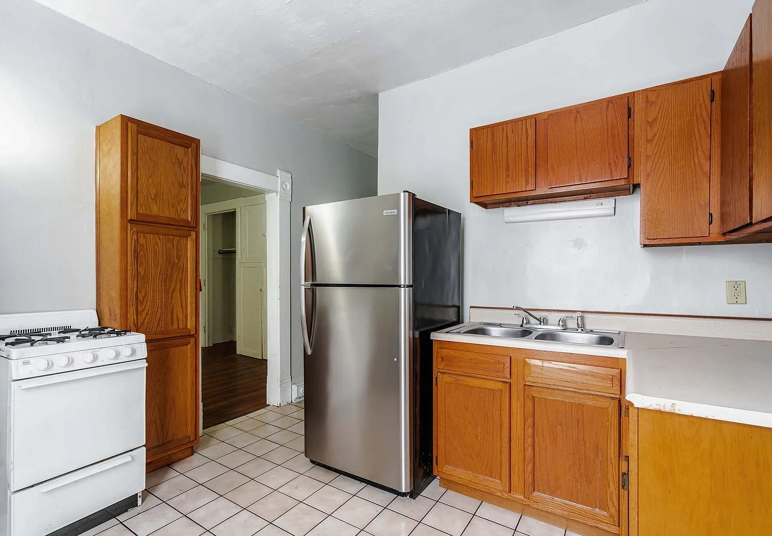 Studio, 1.0 bath, $895 — Photo 1