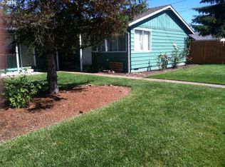 610 N 9th St, Harrisburg, OR 97446