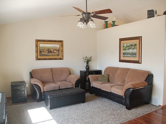 2nd image of 9 White Dove Ct