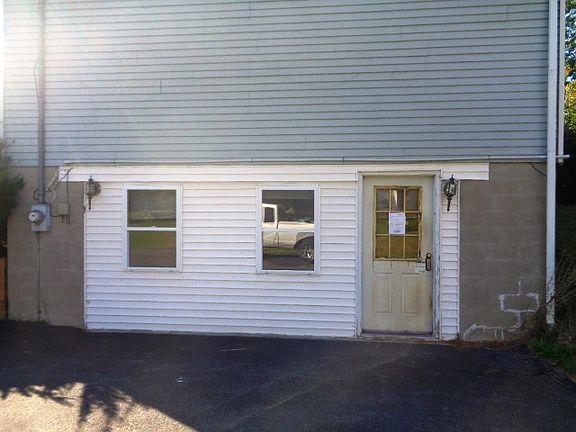 3rd image of 75 Hudson Ln