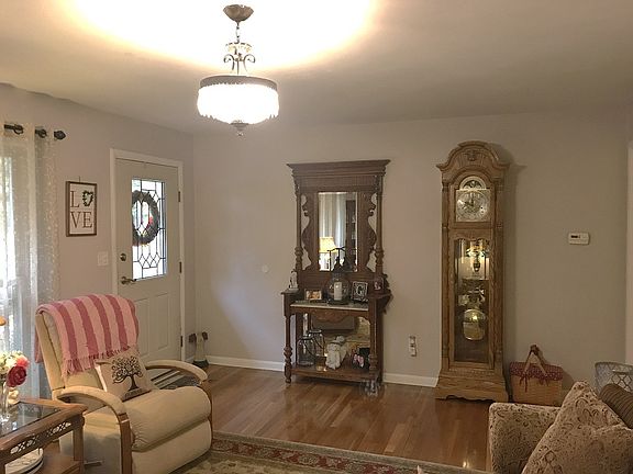 3rd image of 1072 N Summit Dr
