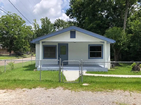 1101 Baylous St, Picayune, MS 39466