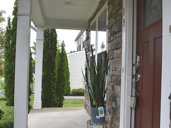 5th image of 15 Hopkins Branch Way