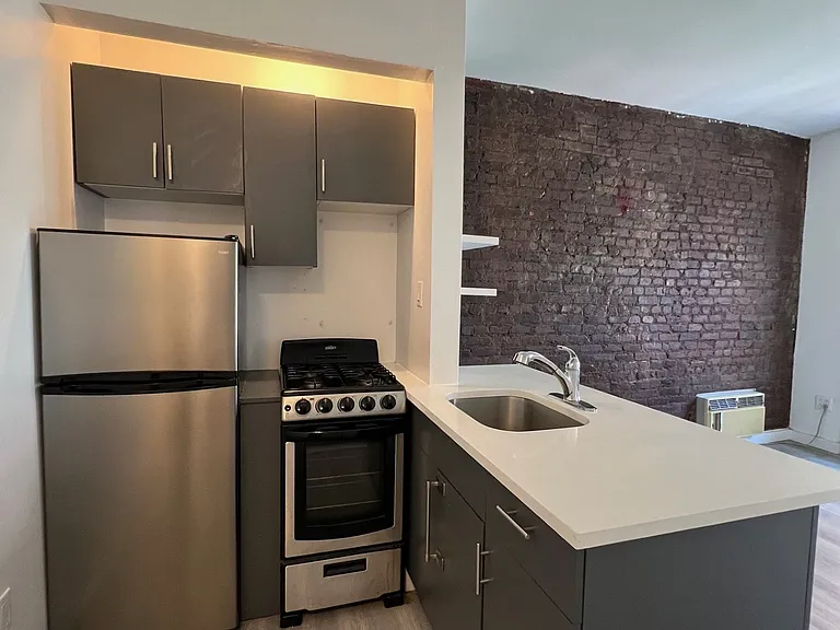 206 E 81st St #5D — Photo 3