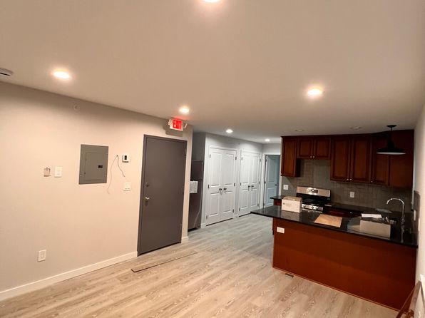 290 Gregory Ave #3