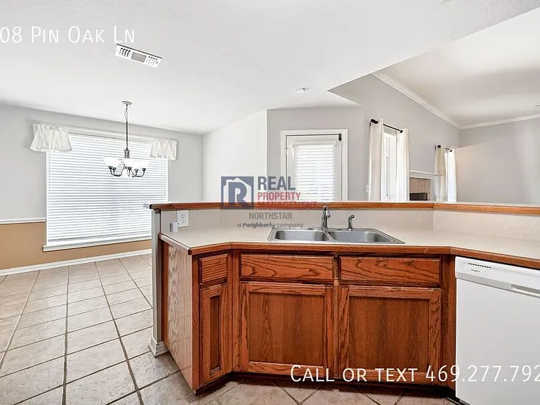 308 Pin Oak Ln — Photo 13