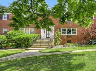 8 Lenox Ct APT 804, Suffern, NY 10901