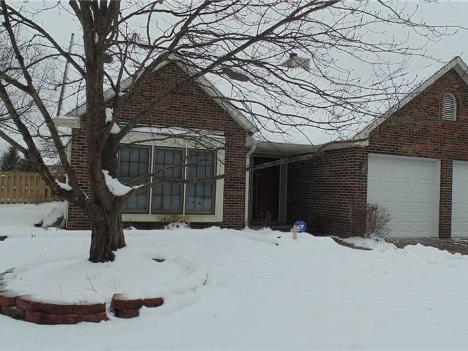 1st image of 7814 Paddington Ln W
