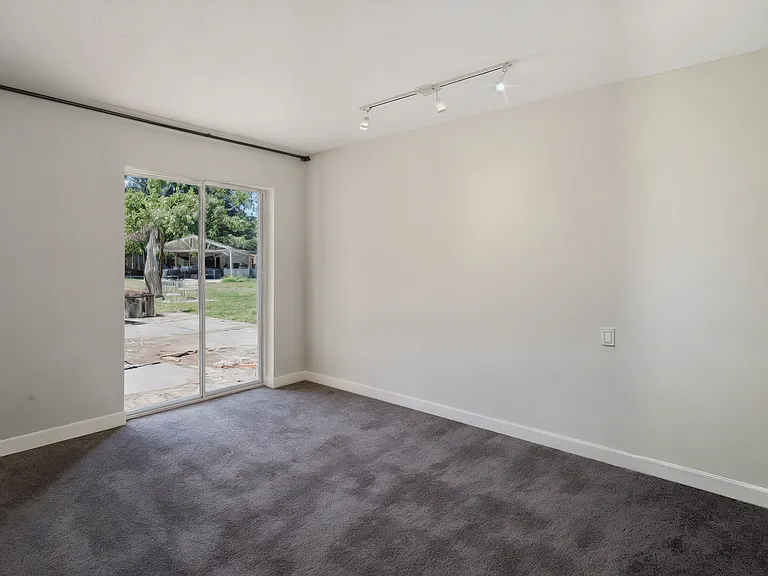 35 Sandra Ct — Photo 16