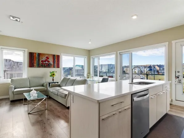 214 SW Sherwood Sq NW #302, Calgary, AB T3R 1T6