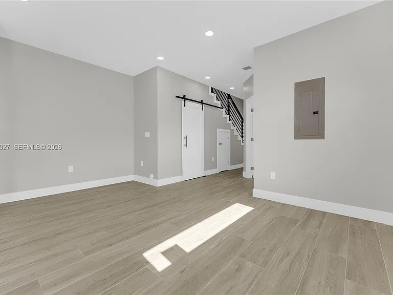 1818 NW 49th St — Photo 9