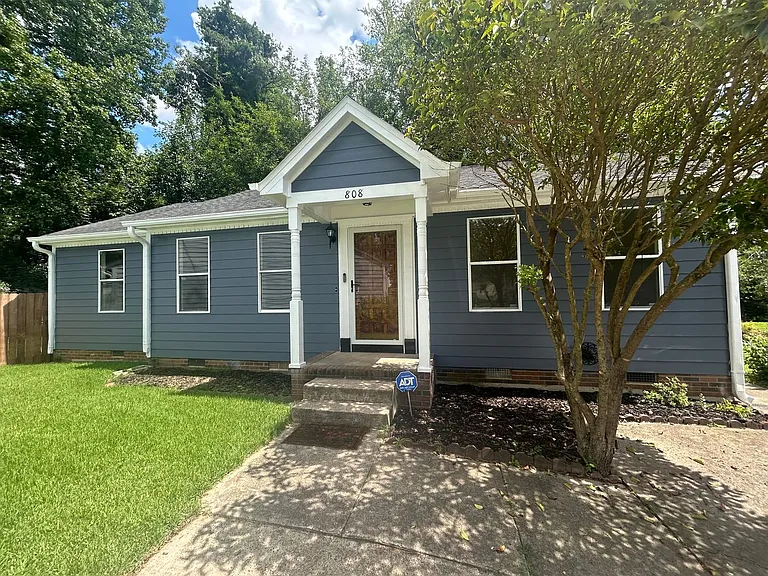 808 Circle Dr — Photo 1