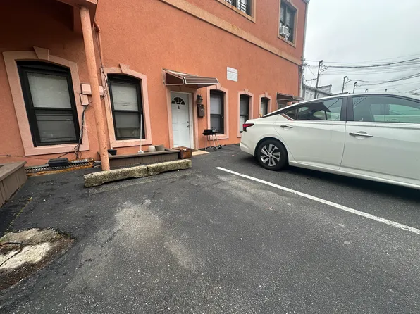 8 Lafayette St APT 6, Williston Park, NY 11596