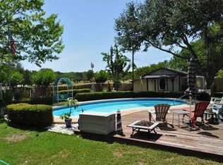 2001 Donna Dr, Taylor, TX 76574